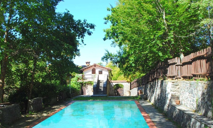 San Marcello Piteglio Casa | Espaciosa casa de vacaciones con piscina compartida