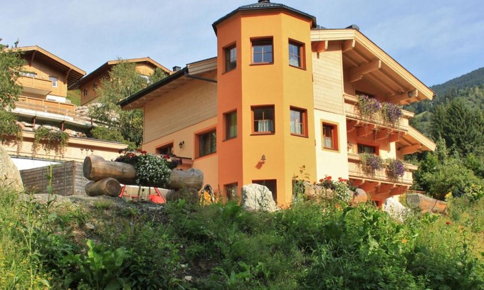 Vorderglemm Casa | Spacious Holiday Home in Saalbach Hinterglemm near Ski Area