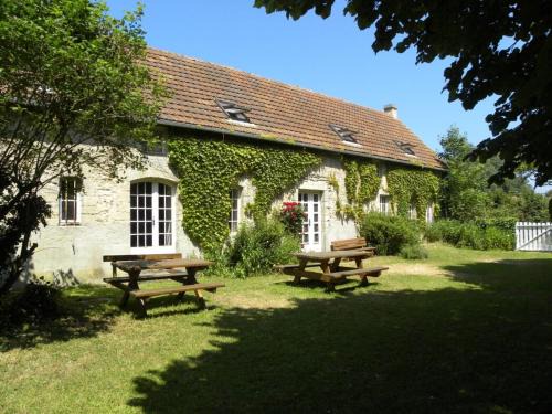 Asnieres-en-Bessin Casa | Spacious holiday home near Omaha Beach
