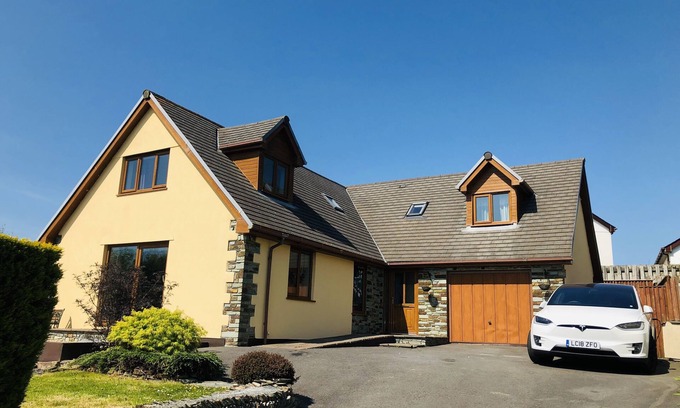 Bude Casa | Spacious holiday home near Duckpool Bay