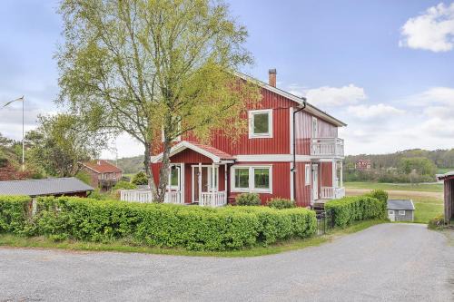 Ellos Casa | Spacious holiday home near Halleviksstrand, perfect for families