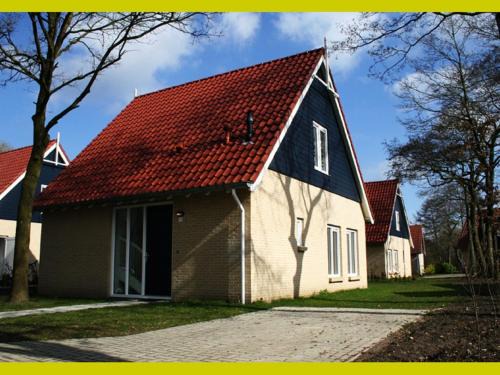 Westerbork Casa | Spacious holiday home with WiFi, 20 km from Assen
