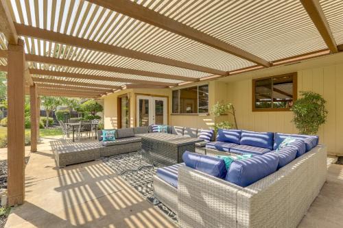 Roosevelt Casa | Spacious Home - 6 Mi to Downtown Fresno!