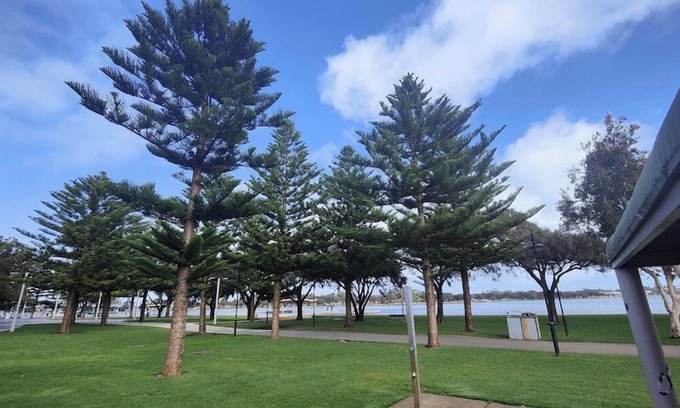 Mandurah Casa | spacious home close to Mandurah foreshore, shops and restaurants