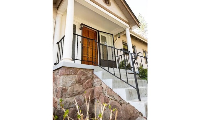 Dunsmuir Casa | Spacious Home; close to ski park, trails, downtown
