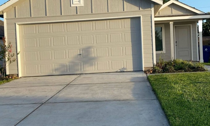 Angleton Casa | Spacious home in Angleton with 3 bedrooms, 2 bathrooms perfect for families