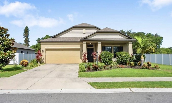 Memphis Casa | Spacious Home in Large Neighborhood, Minutes Away from the Beach and Riverwalk!