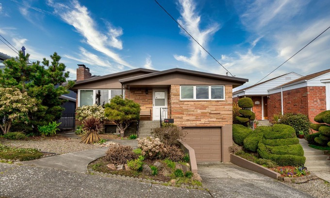 Southeast Magnolia Casa | ¡Disfruta de tu tranquila estadía en Seattle en EasyStreet!