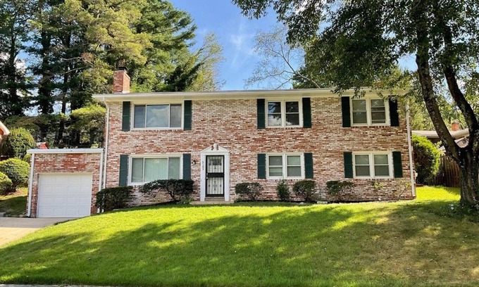 Camp Springs Casa | Spacious Home in Tranquil Neighborhood, Metro, Easy Access to DC and Baltimore