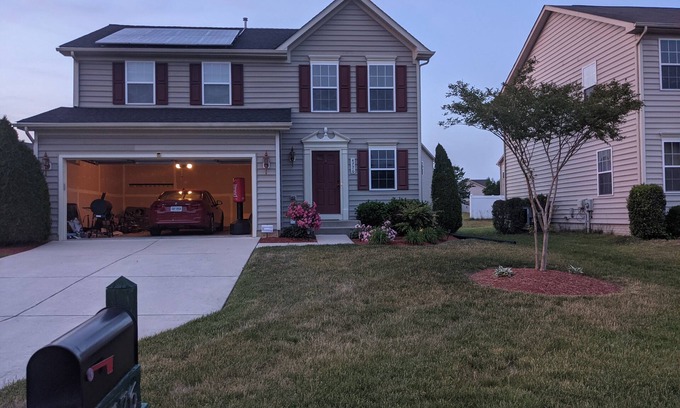 St. Charles Casa | Spacious Home in the DC suburbs! 30 minutes from DC and the beach!