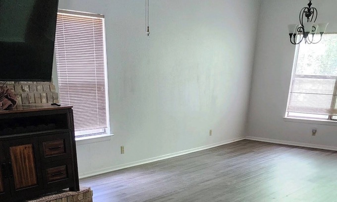 Universal City Casa | Spacious home in great neighborhood