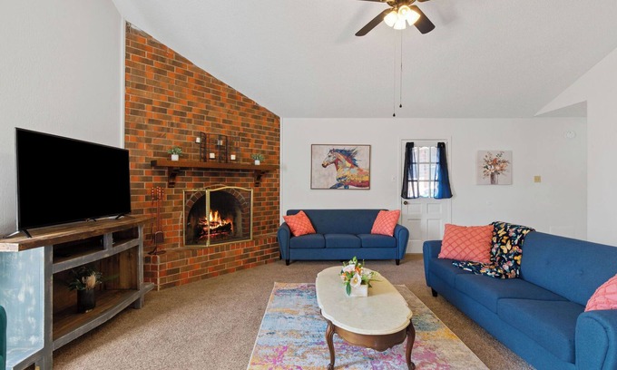 Abilene Casa | Spacious Home ※ King Bed ※ near ACU