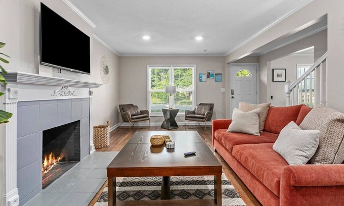 Rockhill Manor Casa | Roomy 5BR Home|King Beds|Safe|Mins to Attractions
