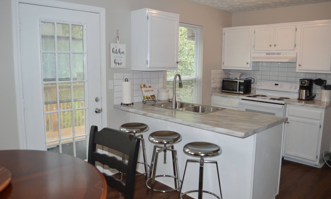 Lithia Springs Casa | Spacious Home Near Atlanta, Sweetwater Park, Six Flags and Airport