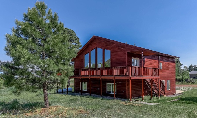 Pagosa Highlands Casa | Alquiler espacioso, apto para perros con chimenea y terraza - cerca de la ciudad y esquí