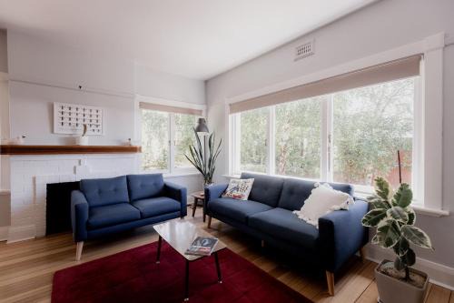 Sandy Bay Casa | Spacious home near the Derwent in Sandy Bay