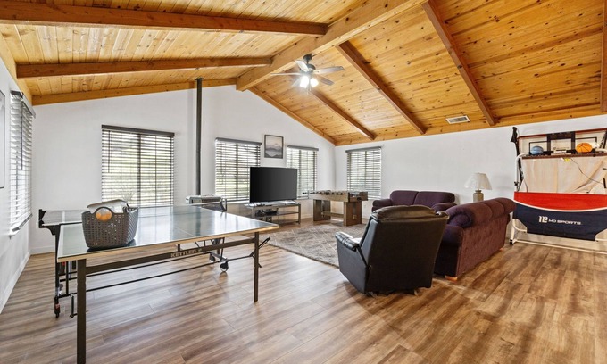 Yosemite Lakes Casa | Amplia casa cerca de Yosemite! Ping Pong, Baloncesto
