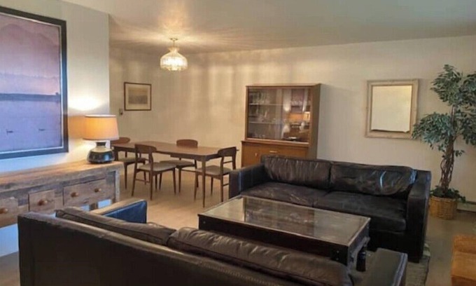 Paonia Casa | Spacious home nestled between orchards and winery