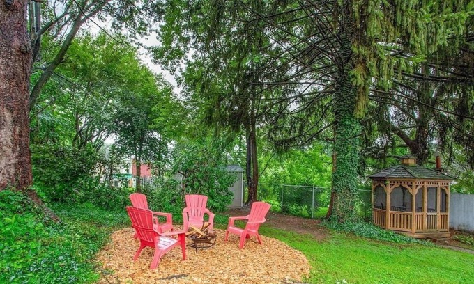 Lancaster Casa | Spacious Home on the Hill with Firepit!