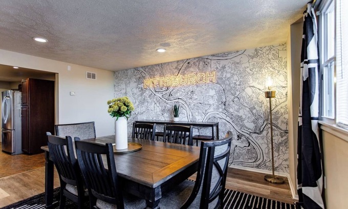 South Side Slopes Casa | Family Friendly Spacious Home- King Bed- Sleeps 8