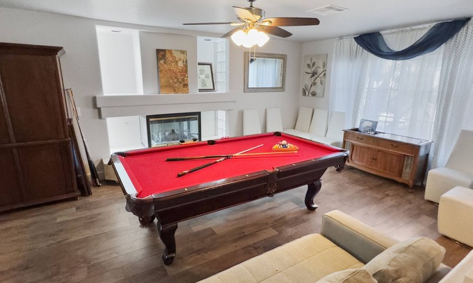 Las Vegas Casa | Spacious home, private heated pool & spa, completely furnished in a great area
