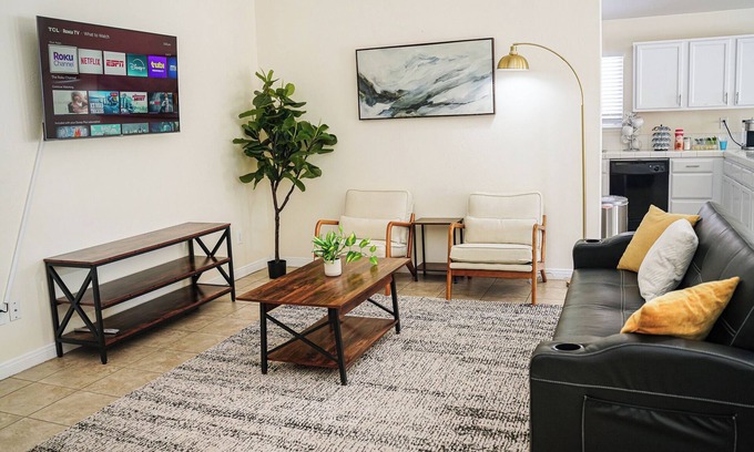 Pumpkin Center Casa | Spacious Home Right off 99 Fwy