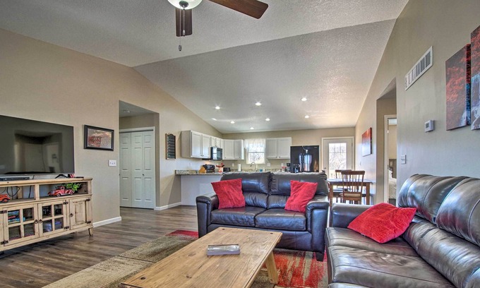 Emporia Casa | Spacious Home w/ Deck, Walk to Peter Pan Park