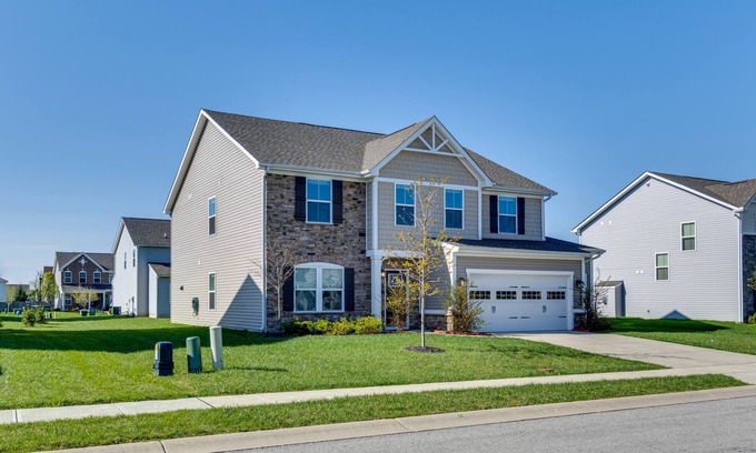Brownsburg Casa | Spacious Home w/ Fireplace - Near Golf!