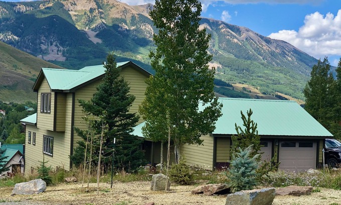 Crested Butte South Casa | Spacious home with mountain views