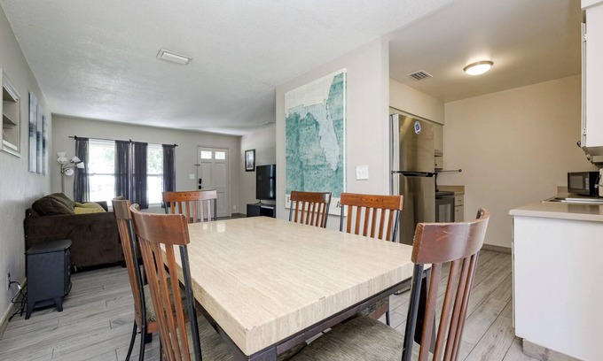 Alto Pino Casa | Spacious home with Pool Table 10 minutes from Beaches and Speedway