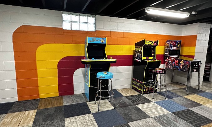 Urbandale Casa | Spacious home with arcade and game room!