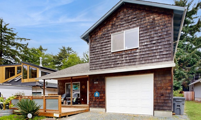 Manzanita Casa | Spacious home with full kitchen, deck & grill - walk to beach & state park
