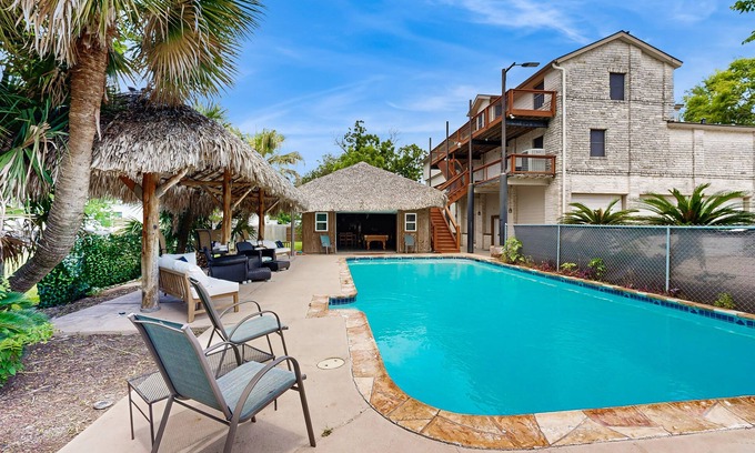 Bacliff Casa | Spacious home with full kitchen, patio, private pool and game room, pool table