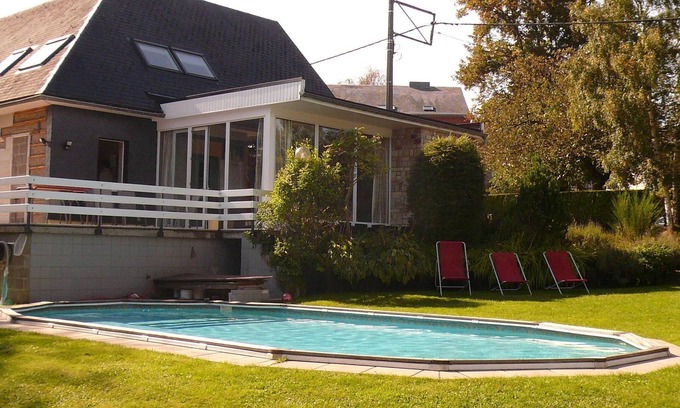 Walk Casa | Casa espaciosa con jardín