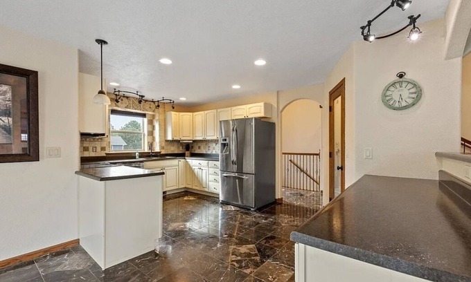 Blackhawk Casa | Spacious Home with Hot tub and Fire Pit Table-5 minutes from Rapid City