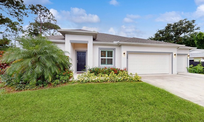 Sebastian Highlands Casa | Spacious home with private porch, hammock, close to boat ramps