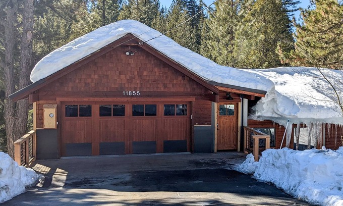 Truckee Casa | Casa amigable para perros con bañera de hidromasaje privada cerca de esquí, senderismo y ciclismo