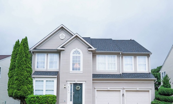 Owings Mills Cabina | Spacious Home with 4BR, 2.5 Bath for 8-10PPLE, with WiFi and free parking
