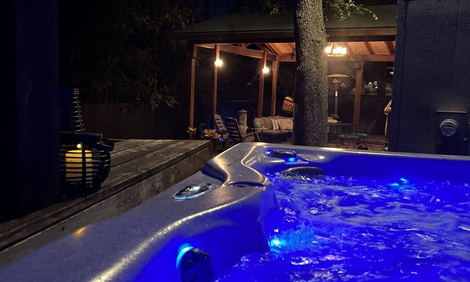 San Antonio Casa | Spacious home with swim-spa and outdoor retreat
