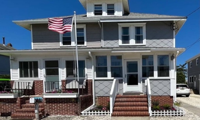 Stone Harbor Casa | Spacious home with ideal location: short walk to Beach, 96th Street, and Parks