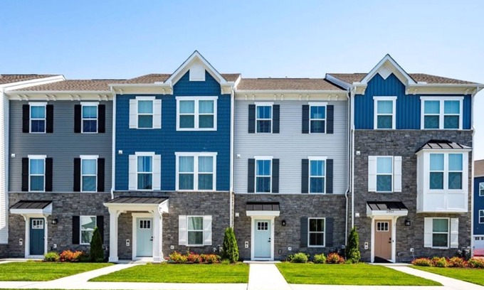 Berlin Casa | Spacious home with WIFI and amenities center just steps away from the bay.