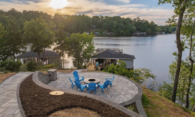 Bracey Casa | Spacious, Hot Tub, Great Dock, Deep Water, Game Room, Pet Friendly