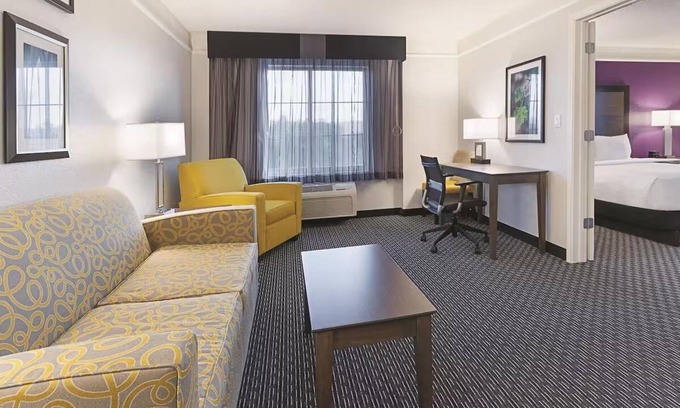 Grand Junction Hotel | Spacious Hotel Room w/ Outdoor Pool & Hot Tub – Seasonal Bliss