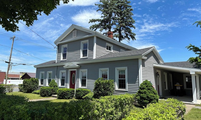 South Glens Falls Casa | Spacious house in central SGF