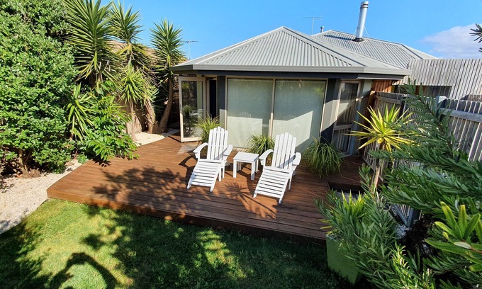 Torquay Casa | Spacious house, 400m to the beach, hot tub, air con, wood fires, big screen TVs