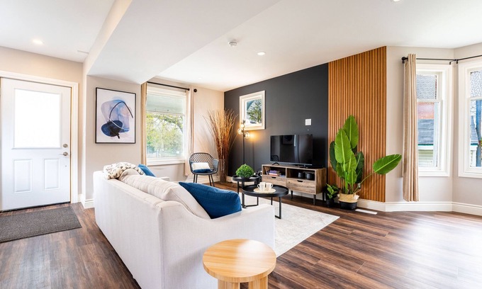 Stratford Casa | Spacious House Close to Festival Sleeps 6 and Comes With Free Parking