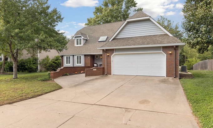 Greenwich Casa | Spacious House - Fire Pit- Pool Table -Arcade Games- Sleeps up to 16