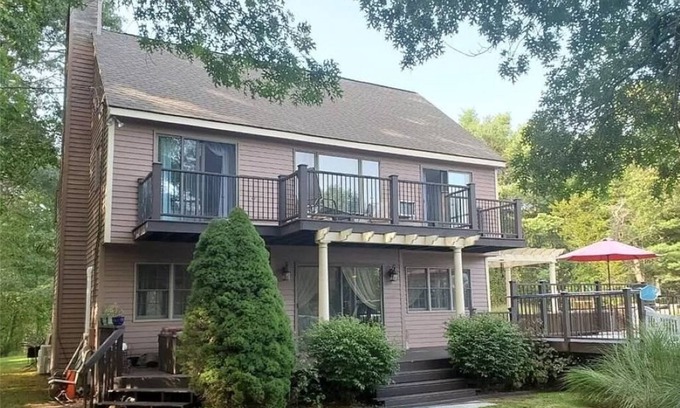 Charlestown Casa | Spacious House for Beach Getaway - Outdoor Shower -Beach Pass Included!