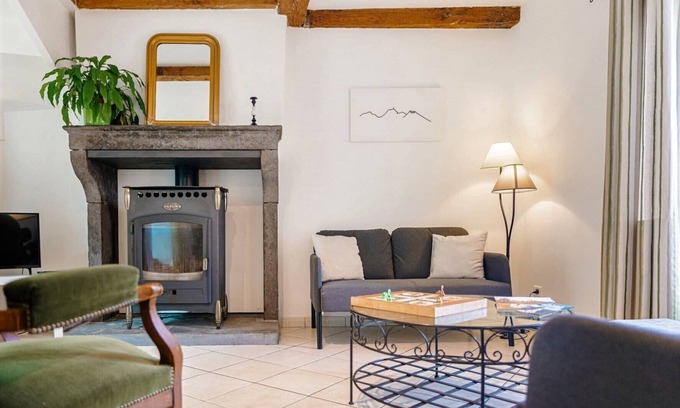 Le Crest Casa | Spacious house for your vacations between Lakes, Volcanoes and Heritage!