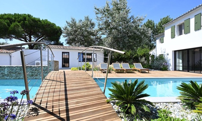 Les Portes-en-Re Casa | Casa espaciosa con piscina y acceso a la playa